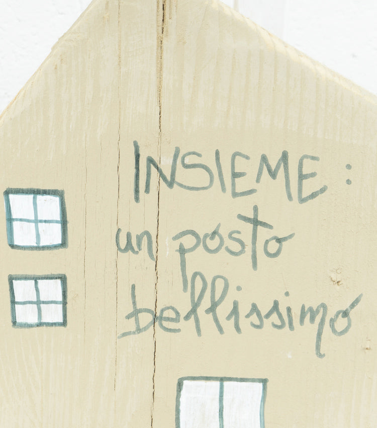 Casa porta-fiori/essenze in legno