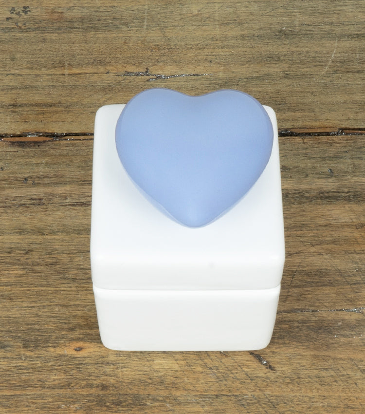 Scatolina con un Cuore di color "carta da zucchero" in ceramica