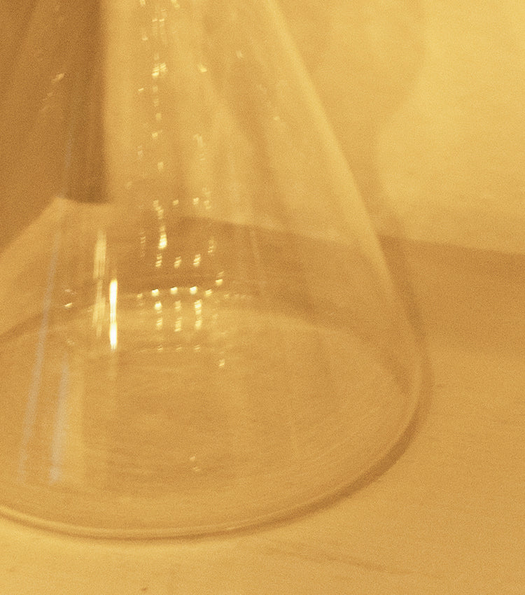 Boccetta per l'olio a forma di cono in vetro piccola