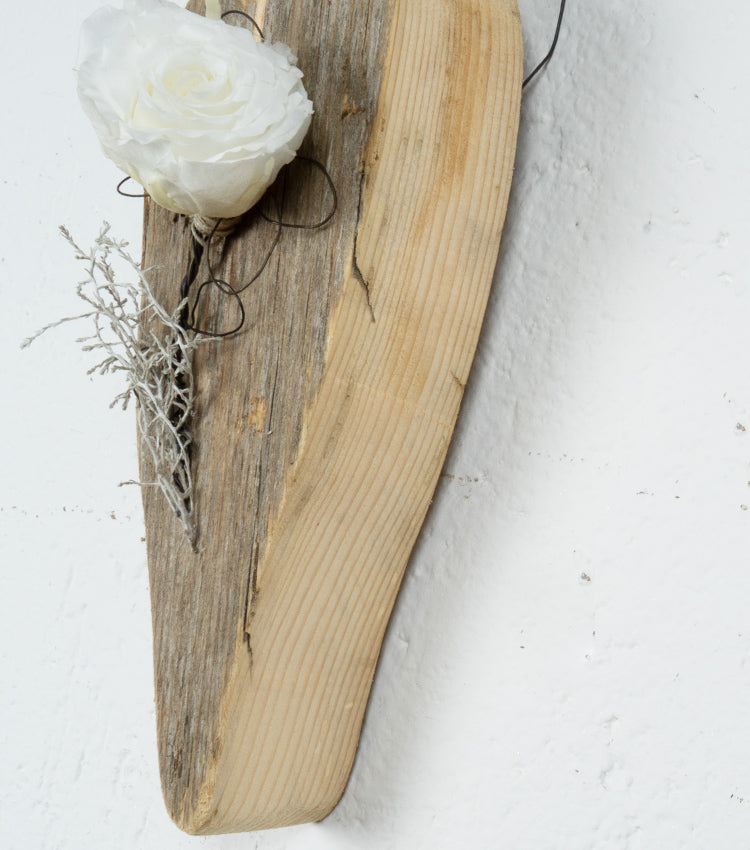 Cuore in legno con rosa