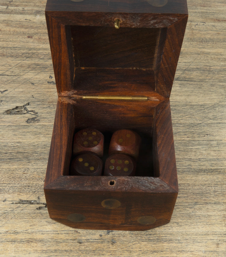 Scatolina a forma di dado in legno