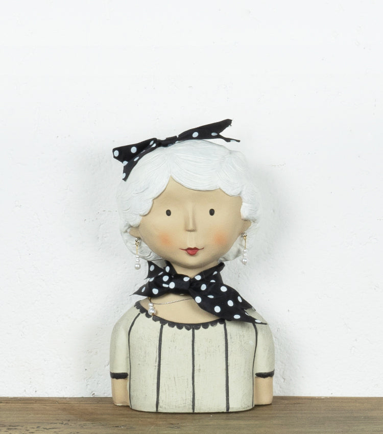 Busto con volto di una donna in resina