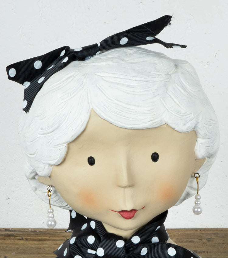 Busto con volto di una donna in resina