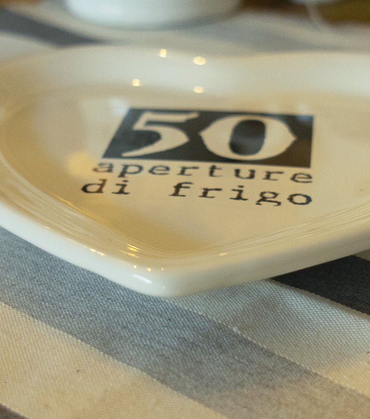 Piattino a forma di cuore "50" in ceramica