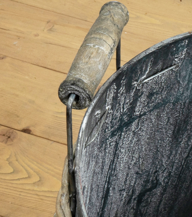 Secchio in latta e legno grande