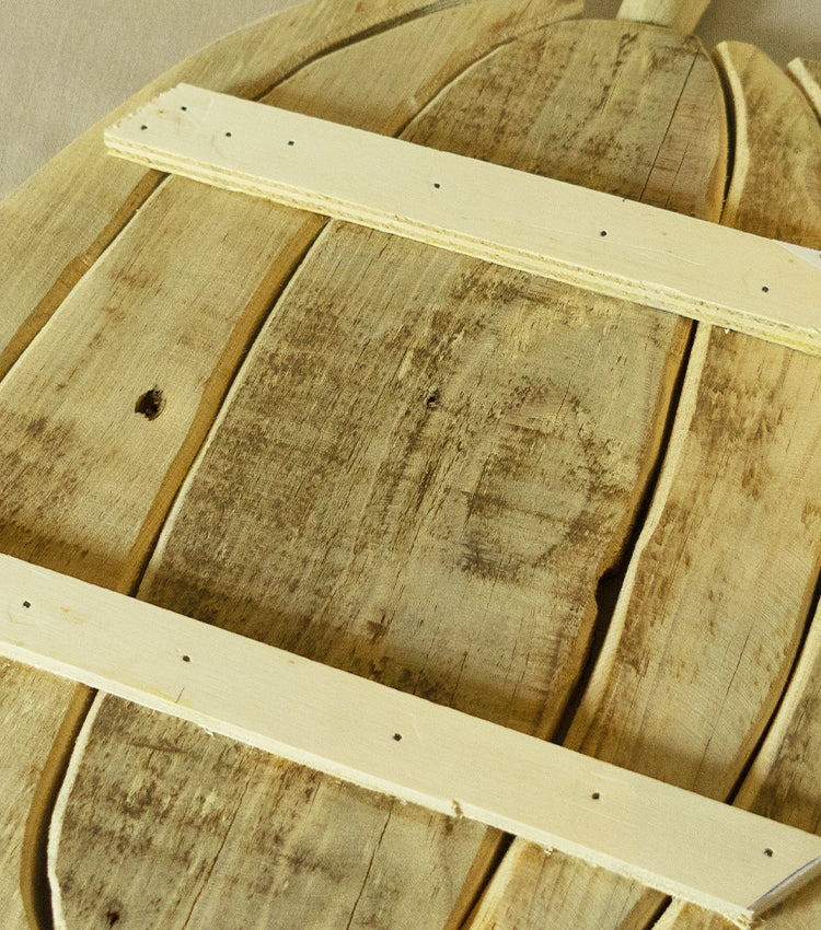 Vassoio a forma di zucca con picciolo piegato