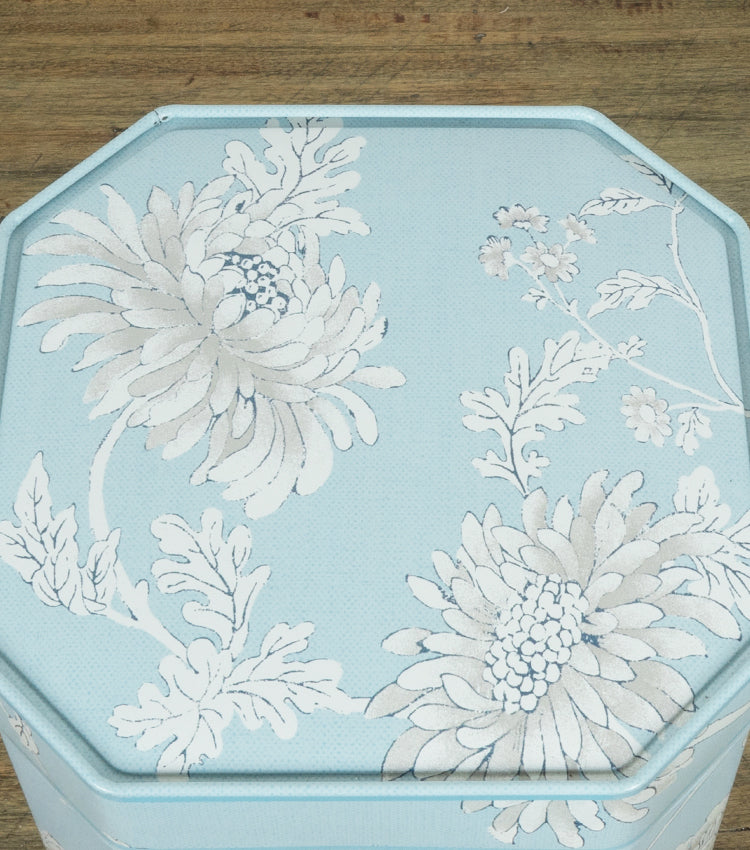Scatolina con decorazioni floreali in latta grande