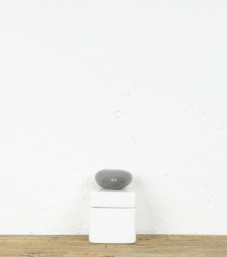 Scatolina con un Cuore grigio in ceramica