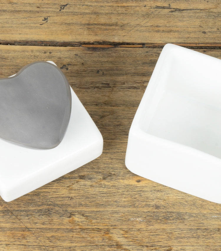 Scatolina con un Cuore grigio in ceramica