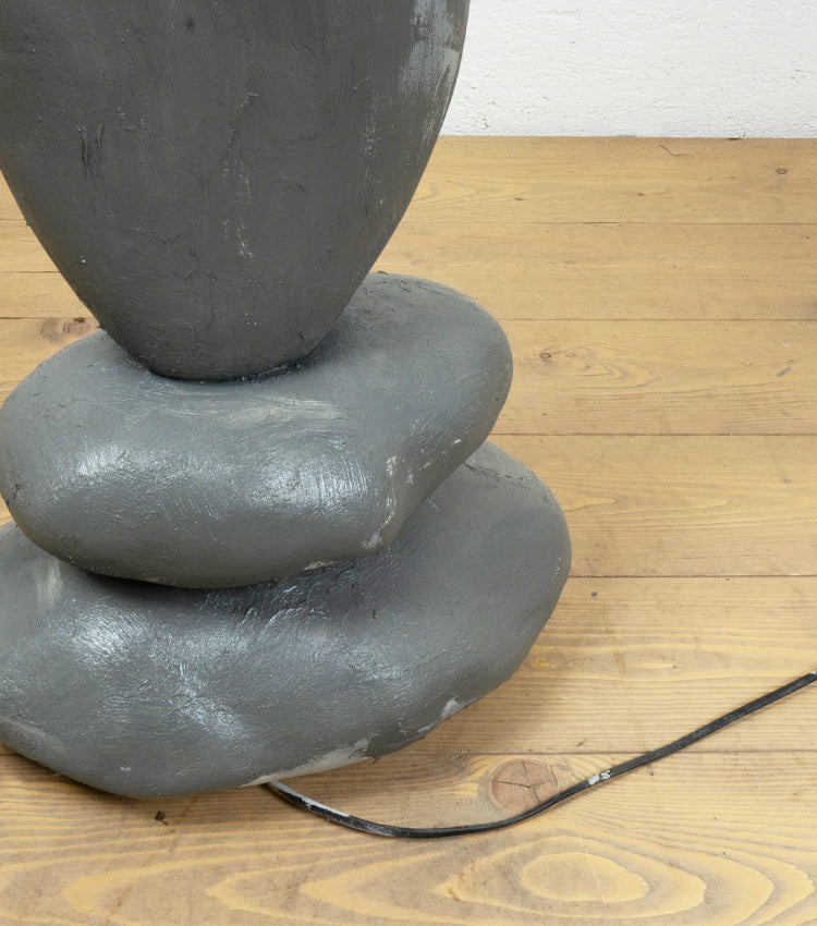 Lampada in resina dipinta