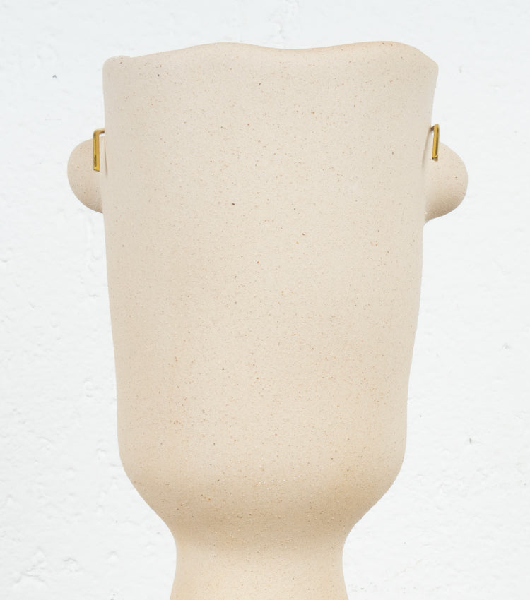 Vaso a forma di un uomo con gli occhiali in cotto e ceramica