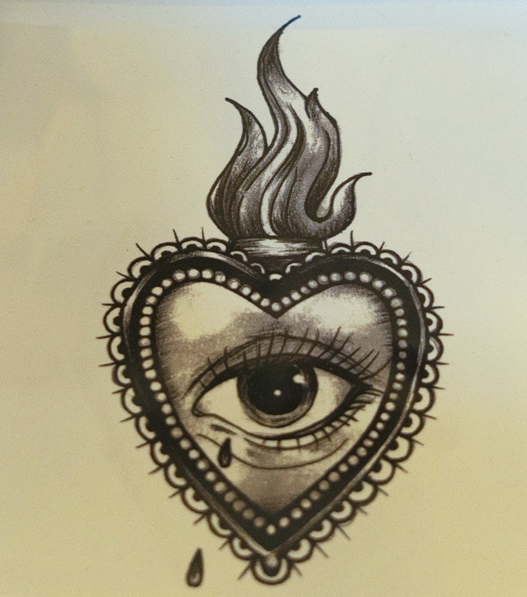 Vassoietto con cuore e occhio in ceramica