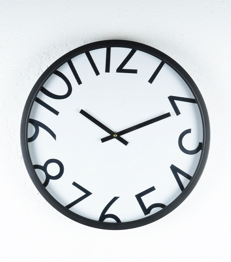 Orologio con numeri "vedo-non vedo" in metallo