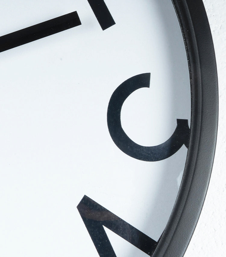 Orologio con numeri "vedo-non vedo" in metallo