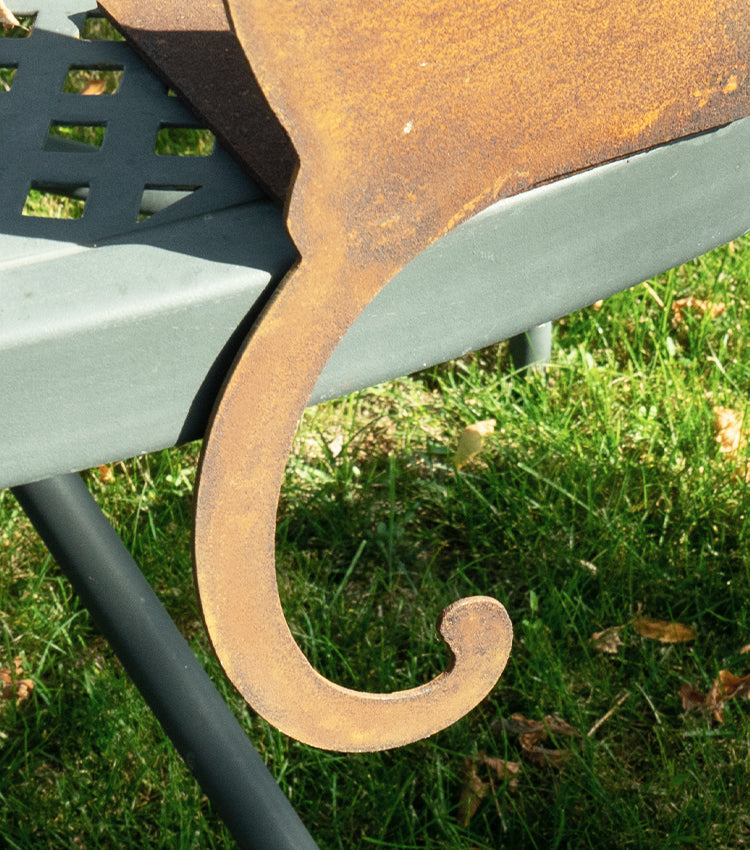 Gatto seduto in corten