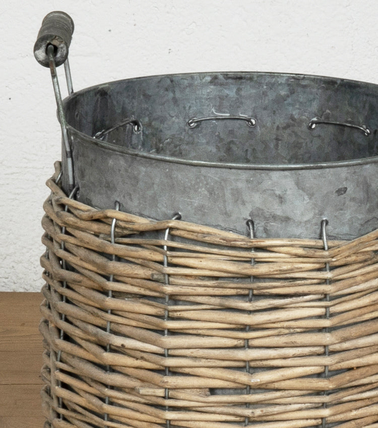 Secchio in latta e legno piccolo