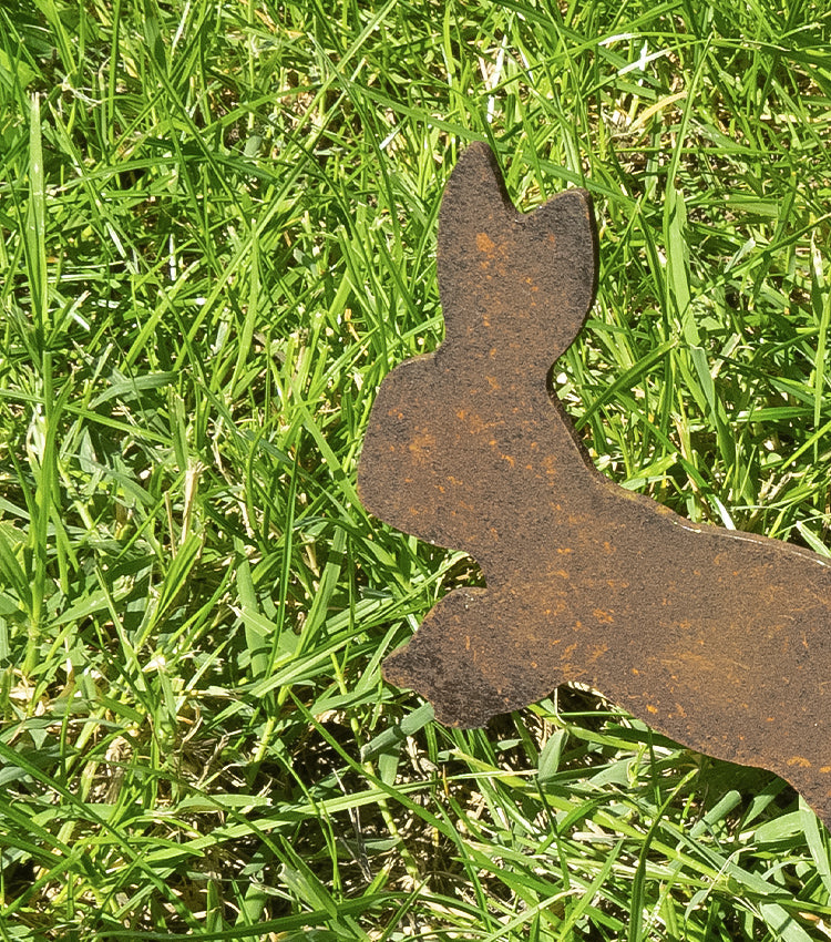 Coniglietto che salta in corten