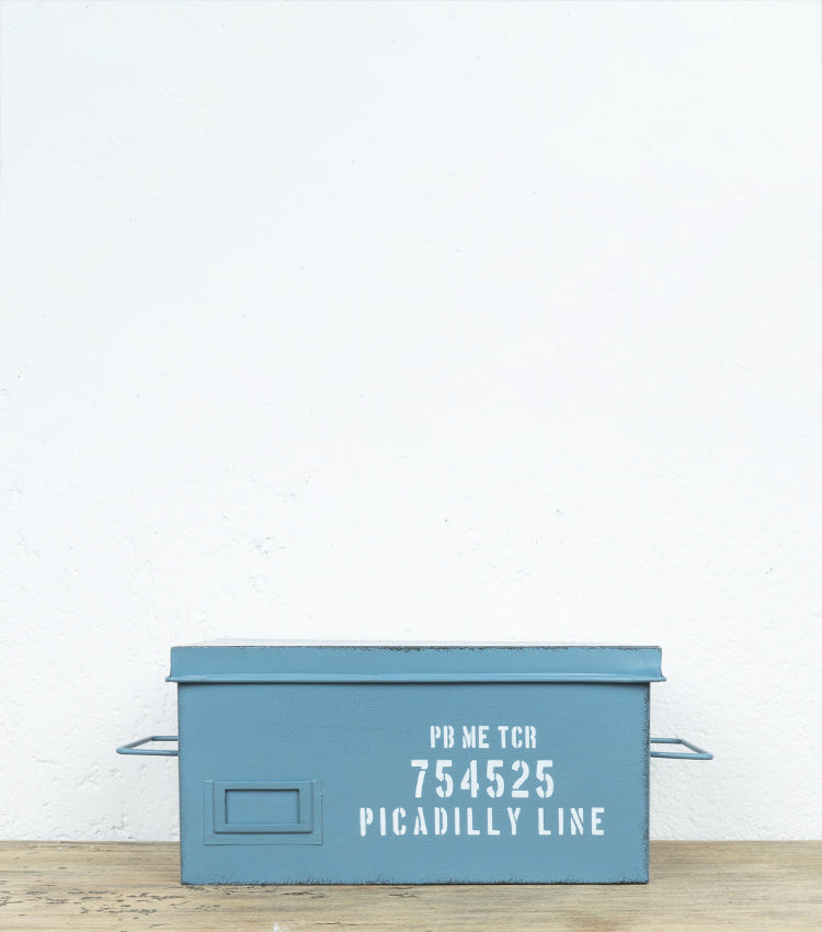 Scatola in latta blu
