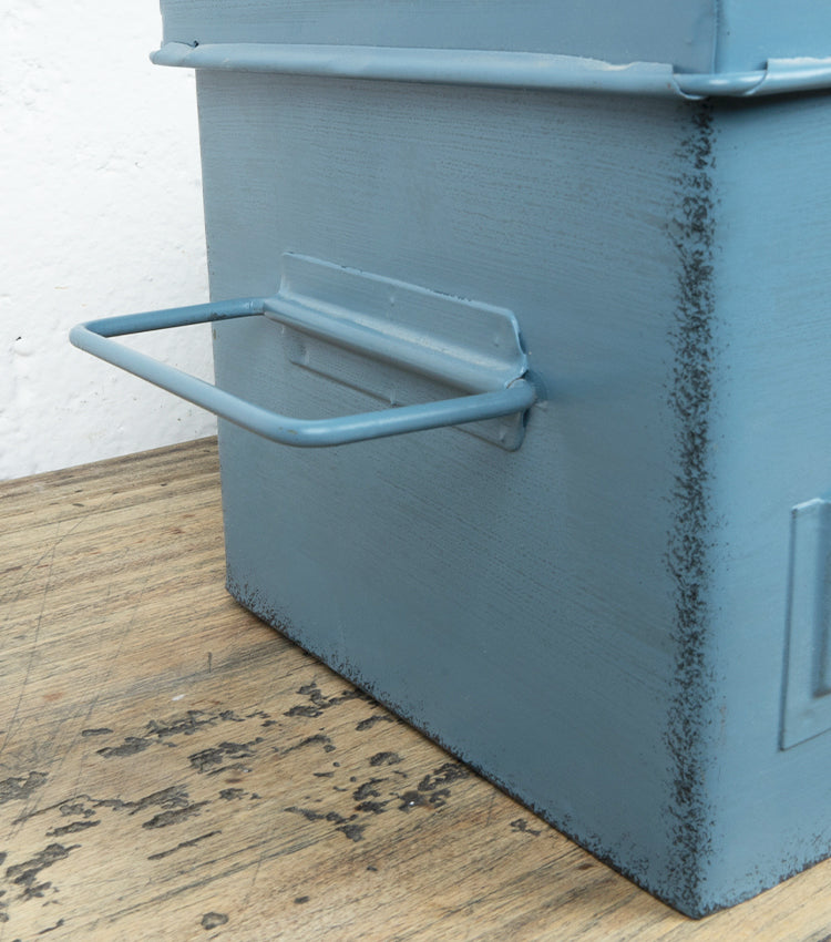 Scatola in latta blu