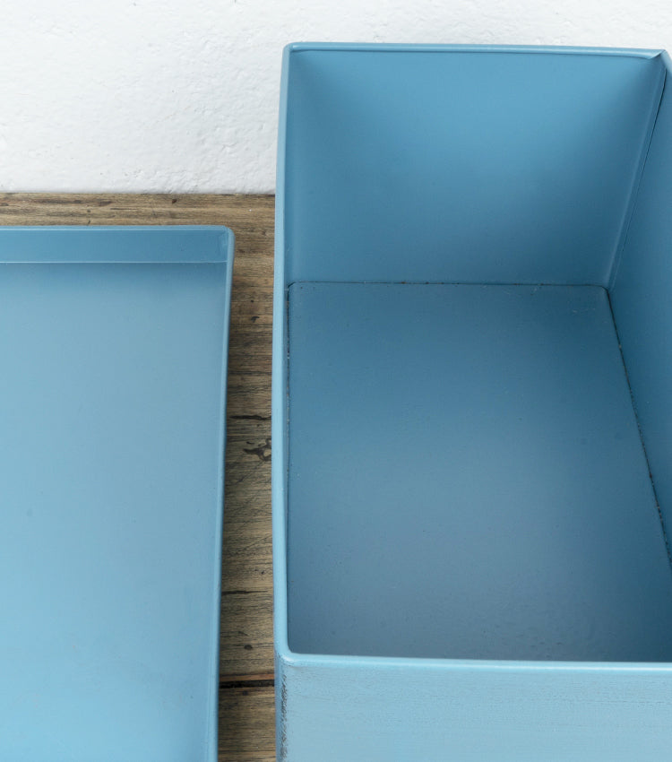 Scatola in latta blu