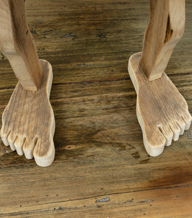 Tavolinetto con piedi e gambe in legno