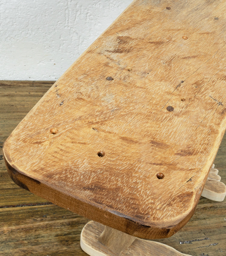 Tavolinetto con piedi e gambe in legno