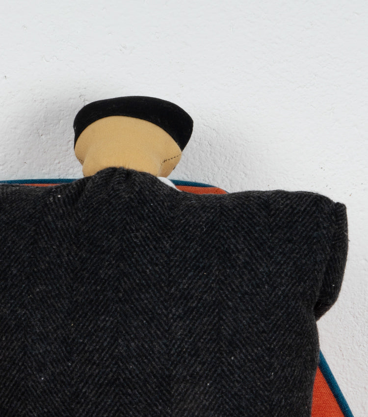 Cuscino a forma di un uomo in lana e cotone