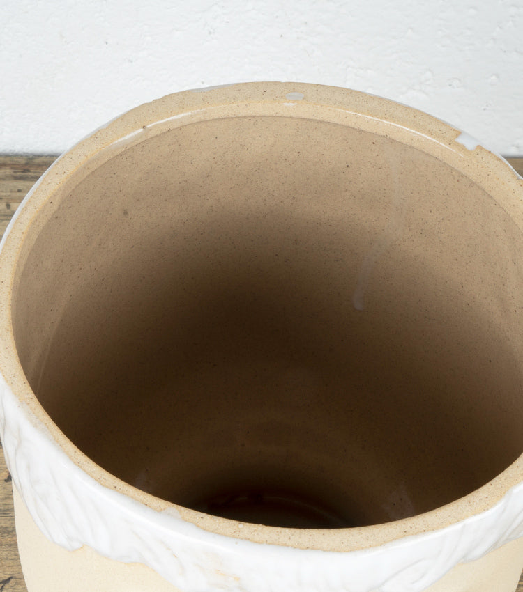 Vaso a forma di un anziana in cotto e ceramica
