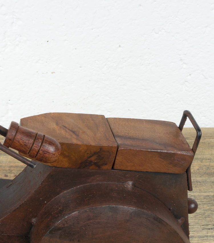 Vespa con cavalletto doppio in metallo e legno