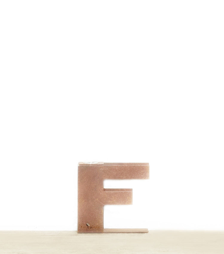 "Lettera F Porta-Fiori/Essenze" in corten piccola