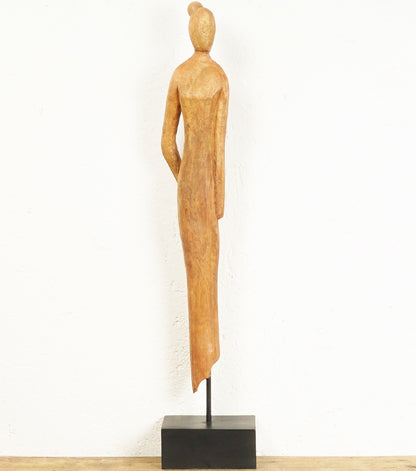 Scultura di una Donna Voltata in legno