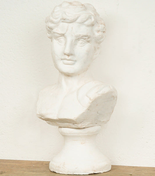 Busto in cemento dipinto