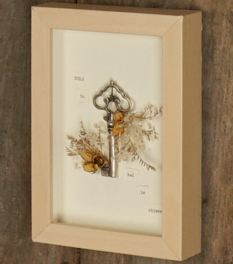 Cornice in legno "SOLO tu hai la chiave" con una Chiave in metallo e fiori essiccati