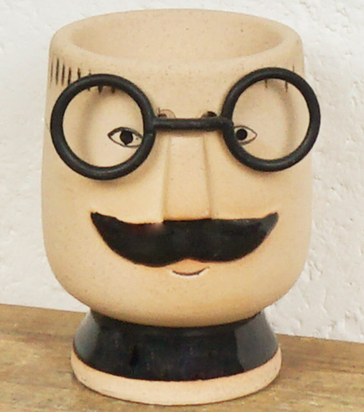 "Vasetto a forma di un Uomo con i Baffi" in cotto smaltato