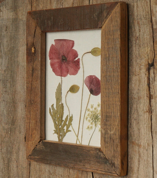 Cornice verticale in legno e vetro con fiori essiccati e pressati