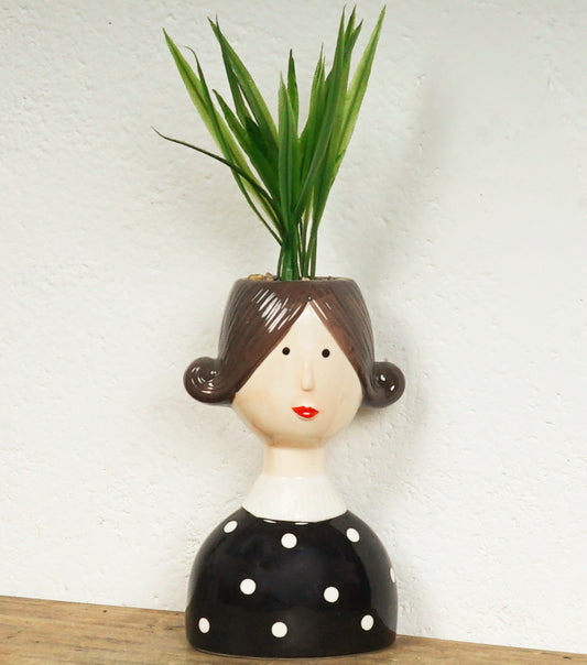 "Busto di una Donna con un Vaso sopra la testa" in ceramica