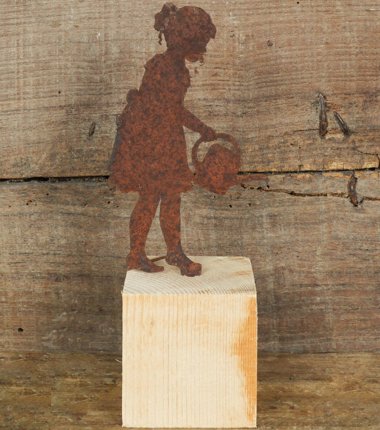 "Bambina che Annaffia" in corten con Base in legno