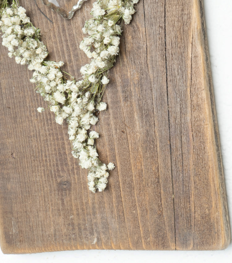 Quadretto in legno con un Cuore di Gypsophila essiccata, una Perlina in vetro e fil di ferro