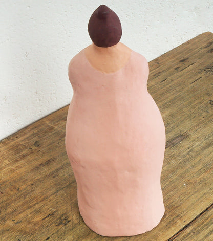 "Donna con un Mazzo di Fiori" in terracotta