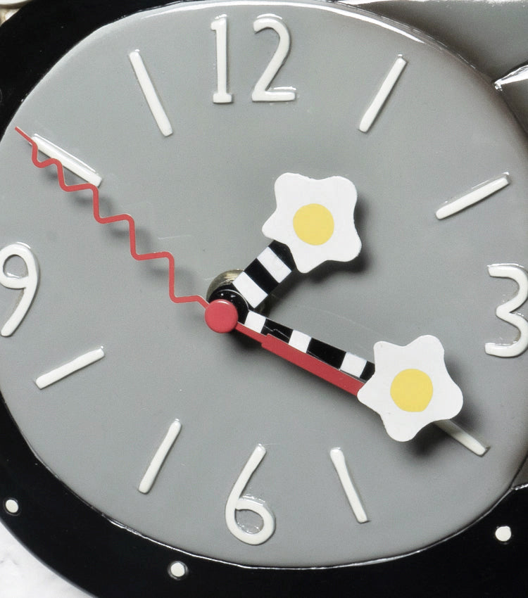 Orologio a forma di una Gallina con il Dondolo in ceramica e metallo