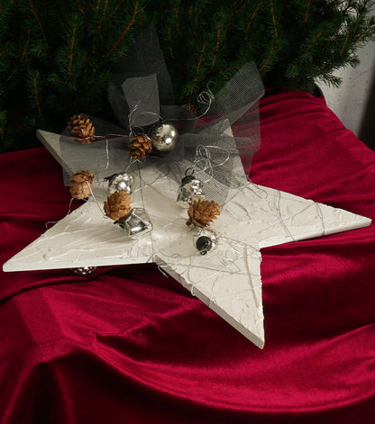 Stella Natalizia in legno con Sfere e Pigne