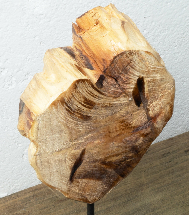 Cuore in legno con base in metallo