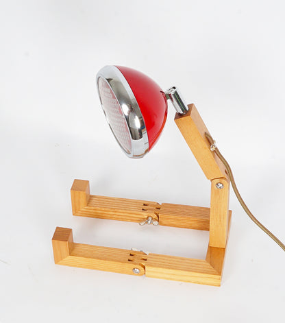 Lampada "Mr. Wattson" piccola color "Rosso Peperoncino" in legno e metallo