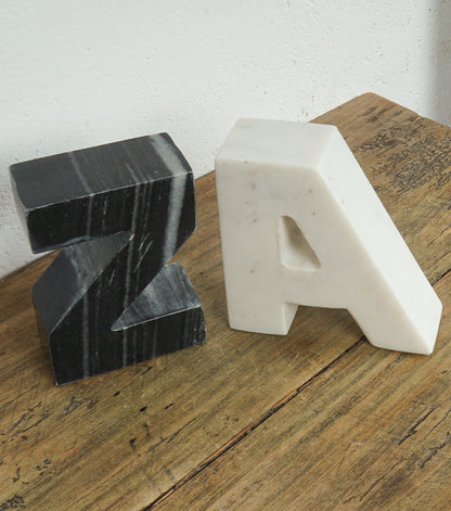 "Lettere A-Z Ferma-Libri" in marmo