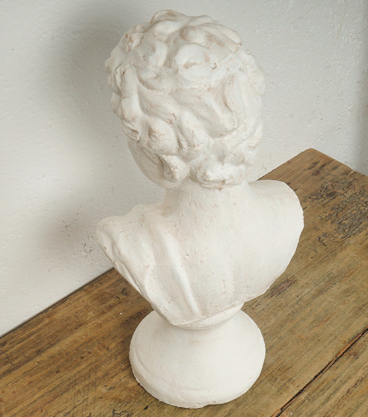Busto in cemento dipinto