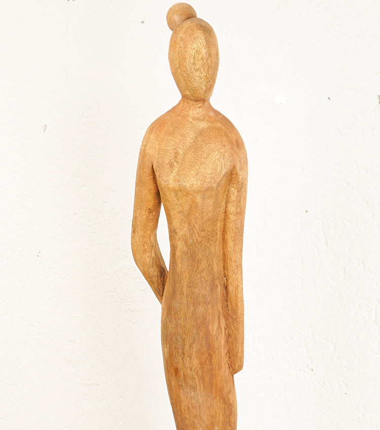 Scultura di una Donna Voltata in legno