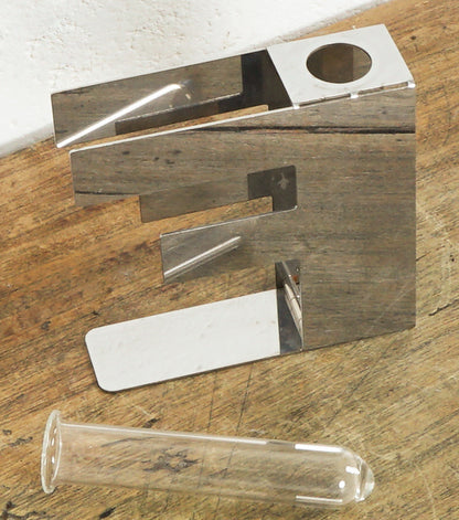 "Lettera F Porta-Fiori/Essenze" in acciaio