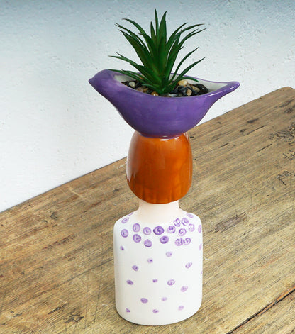 "Busto di una Bambina con un Vaso sopra la testa" in ceramica