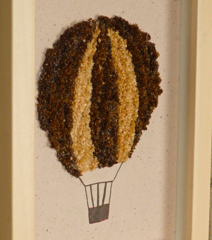 Cornice in legno con una Mongolfiera di fiori essiccati