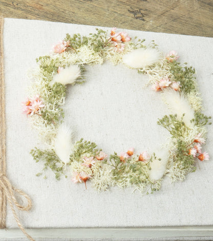 Album in cotone piccolo con una Ghirlanda di fiori essiccati e stabilizzati e spago